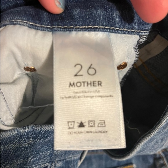 MOTHER high rise LOOKER jeans in “Rough It Up” wash. Size 26. Stretch denim. - Picture 3 of 9